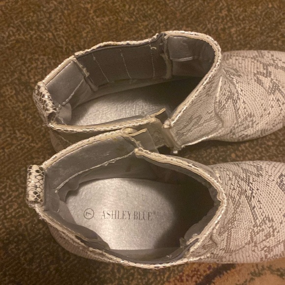Ashley Blue metallic snake print boots edgy modern casual trendy sz 7 - Picture 8 of 8